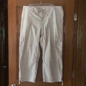 Cute cream Liz Claiborne capris!